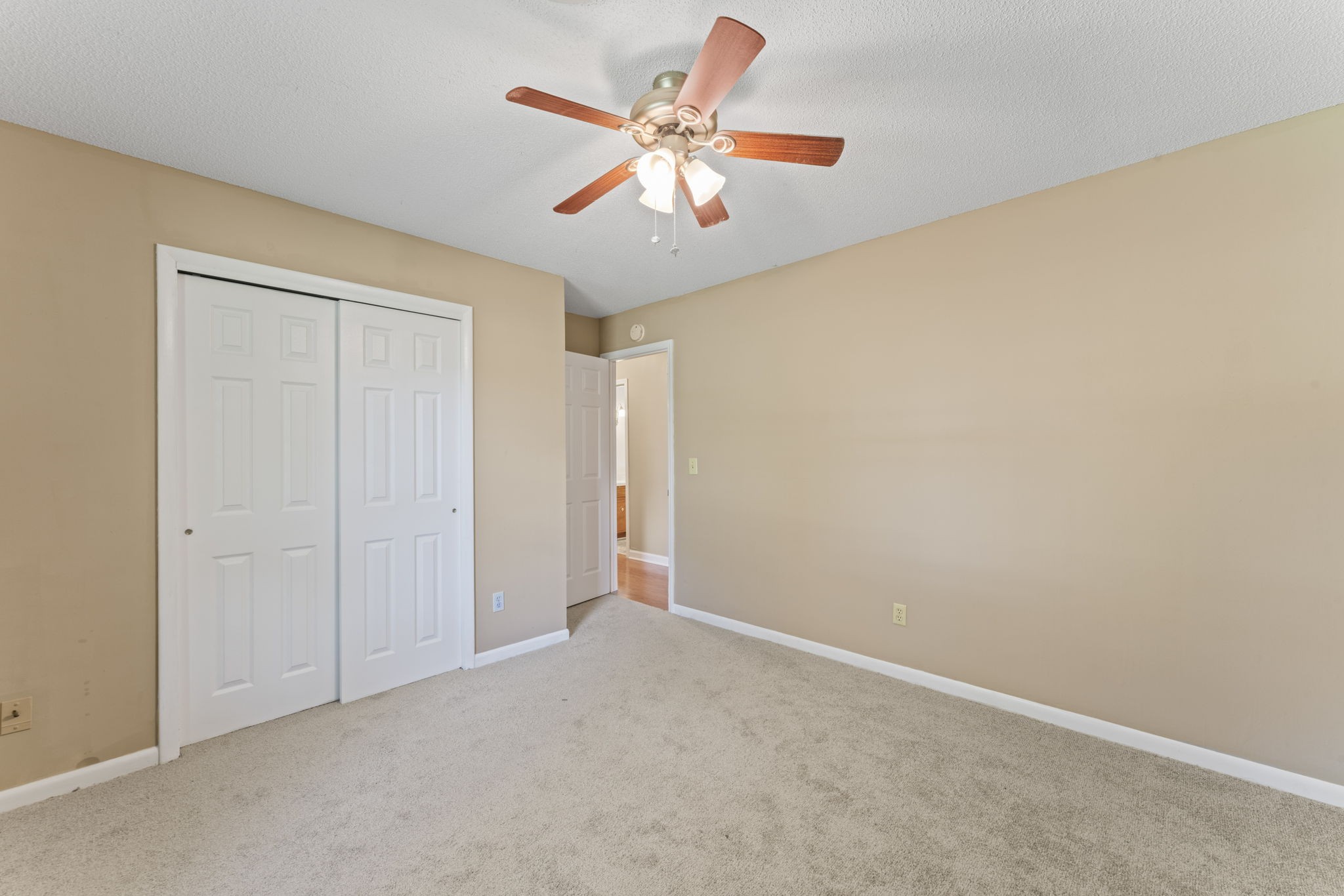 499 Ridgewood Drive Manchester, TN 37355 - Photo 29 of 37 an empty room with table and fan