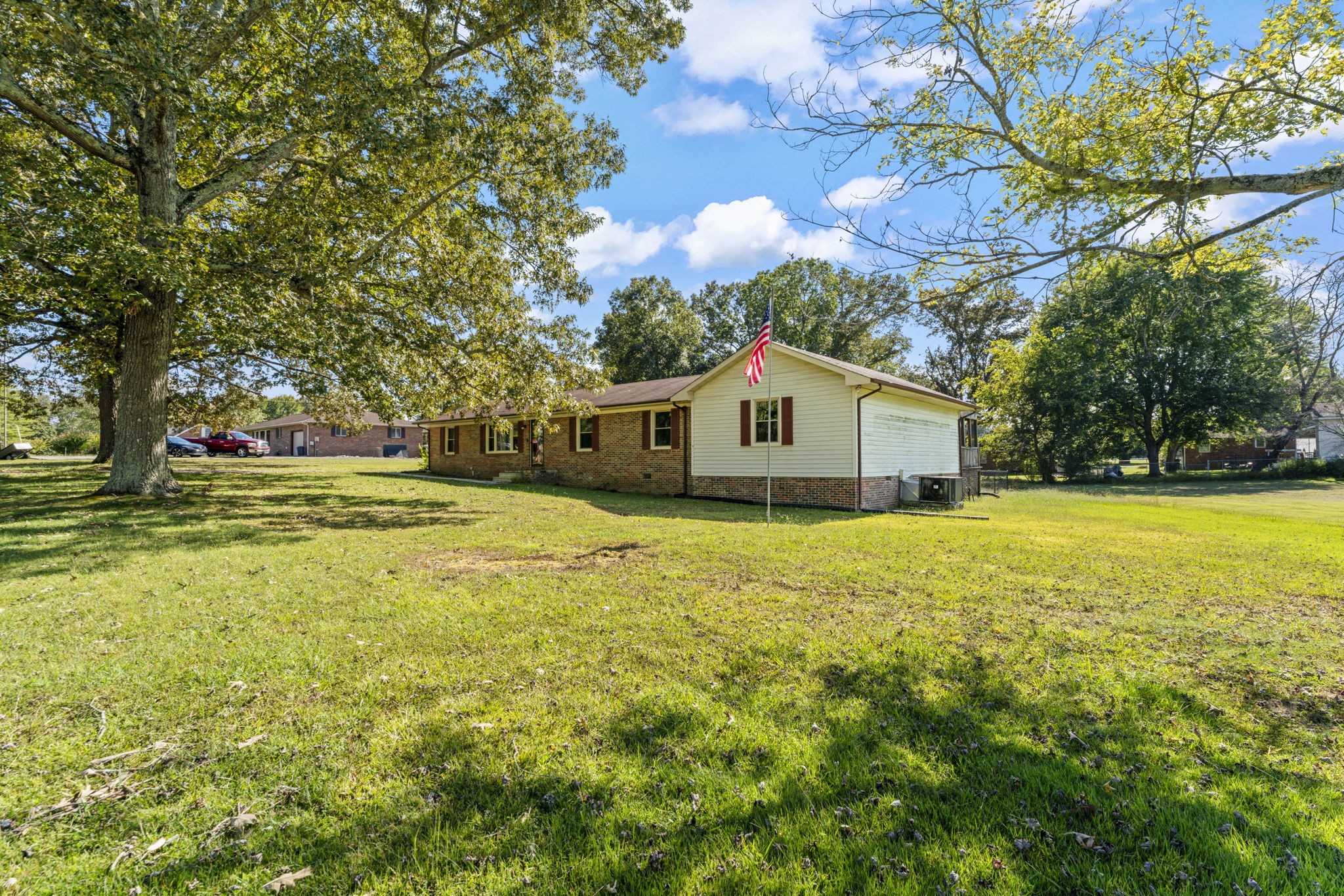 499 Ridgewood Drive Manchester, TN 37355 - Photo 3 of 37 a front view of house with yard and green space