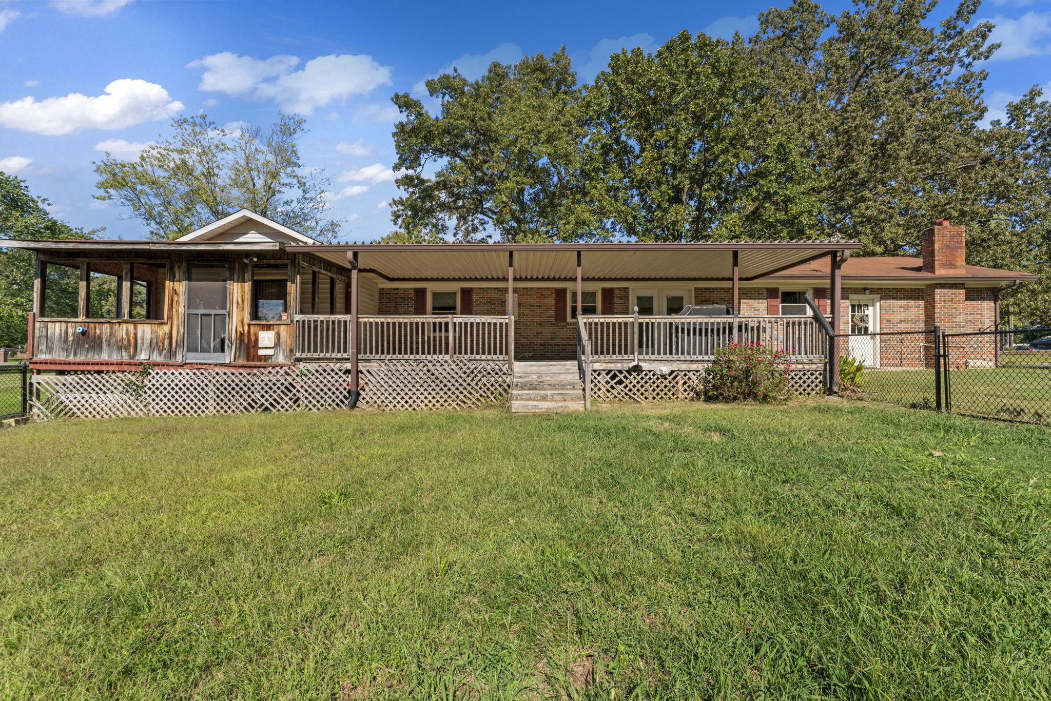 499 Ridgewood Drive Manchester, TN 37355 - Photo 36 of 37 a front view of a house with garden