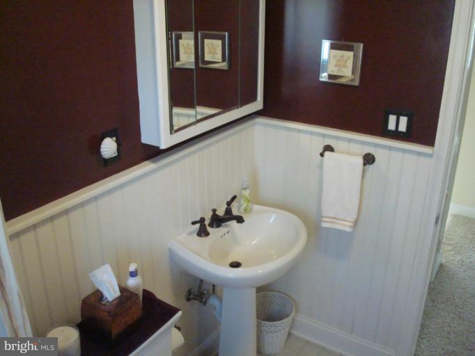 265 Beach Road Pasadena, MD 21122 - Photo 14 of 16 Bath