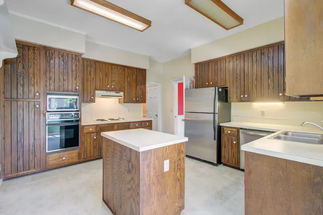 $699,000 | 408 Country Club Boulevard, Summerville, SC 29483