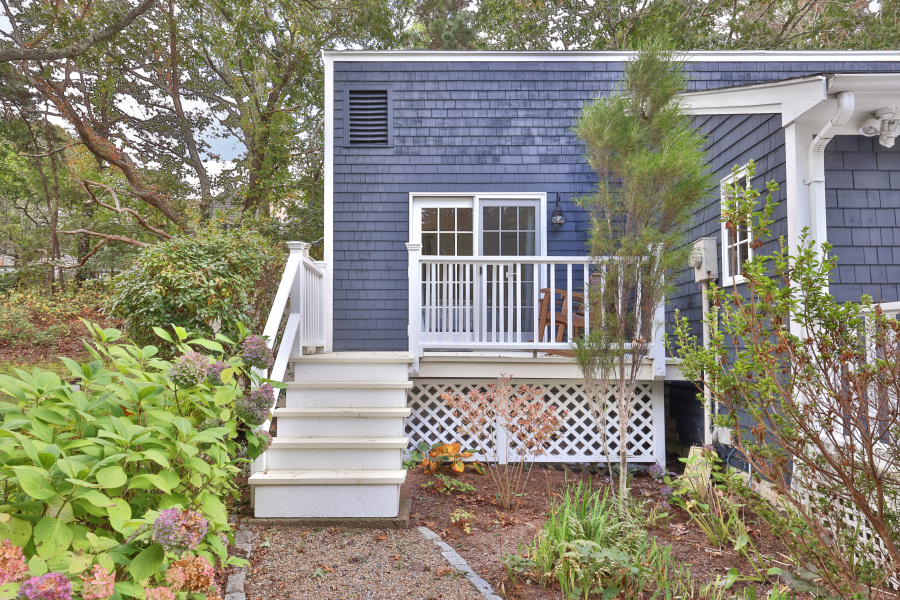 112 3rd Street North Edgartown, MA 02539 - Photo 21 of 36 a front view of a house