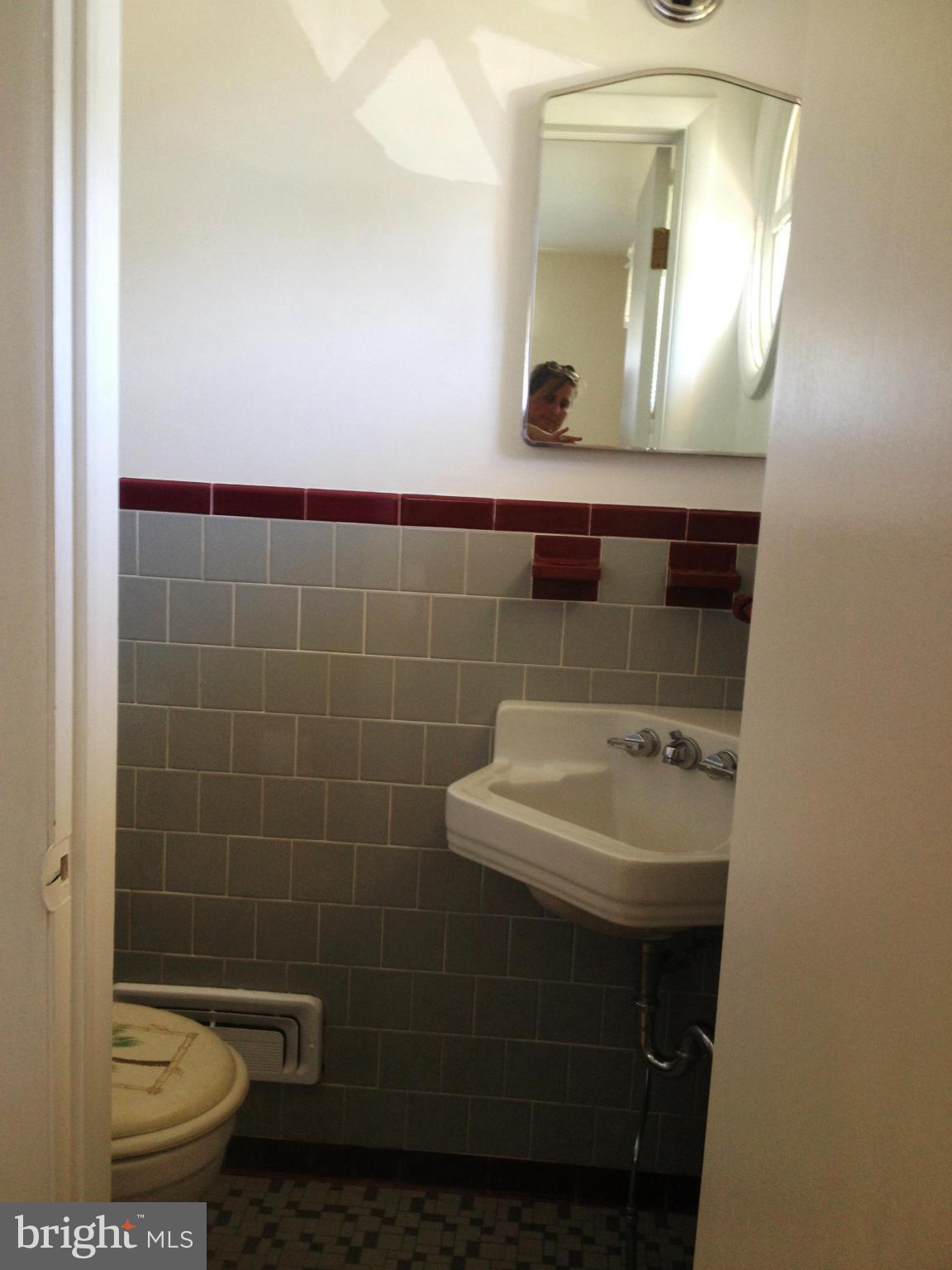 6806 Collinsdale Road Baltimore, MD 21286 - Photo 15 of 29 Bath (Master)