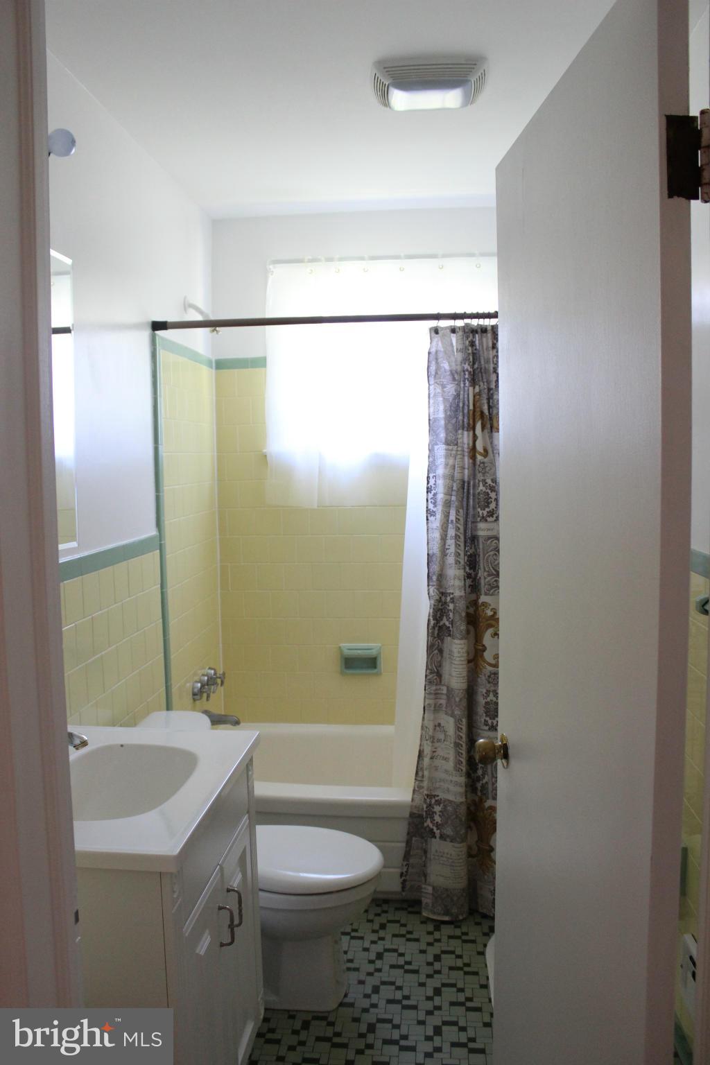 6806 Collinsdale Road Baltimore, MD 21286 - Photo 18 of 29 Bath