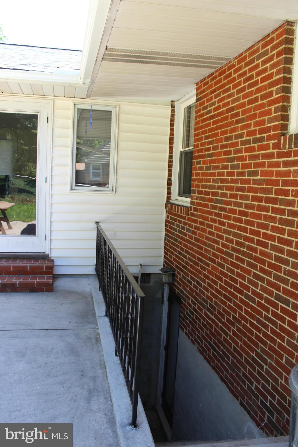 6806 Collinsdale Road Baltimore, MD 21286 - Photo 23 of 29 Exterior (Rear)
