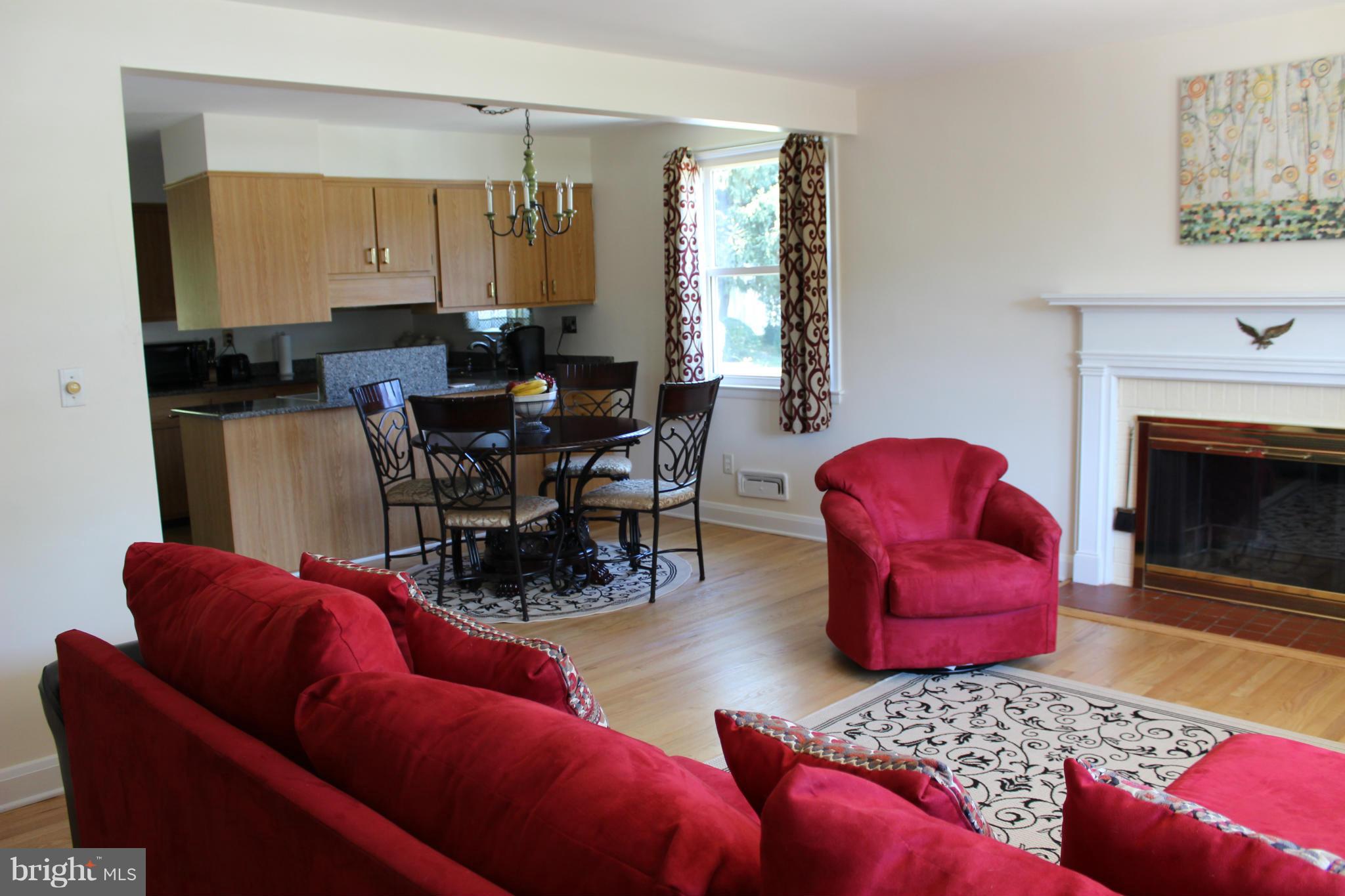 6806 Collinsdale Road Baltimore, MD 21286 - Photo 6 of 29 Living Room