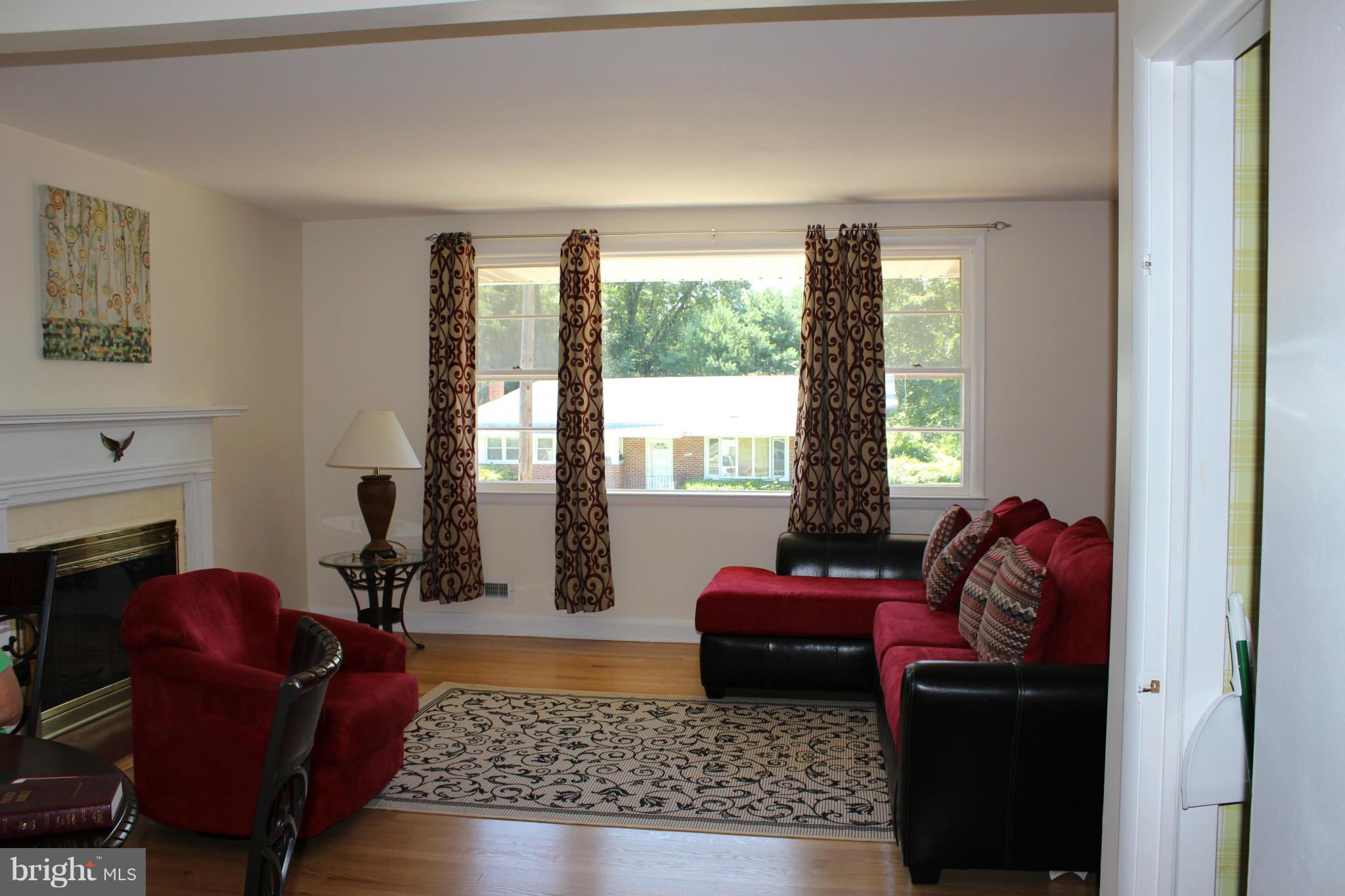 6806 Collinsdale Road Baltimore, MD 21286 - Photo 8 of 29 Living Room
