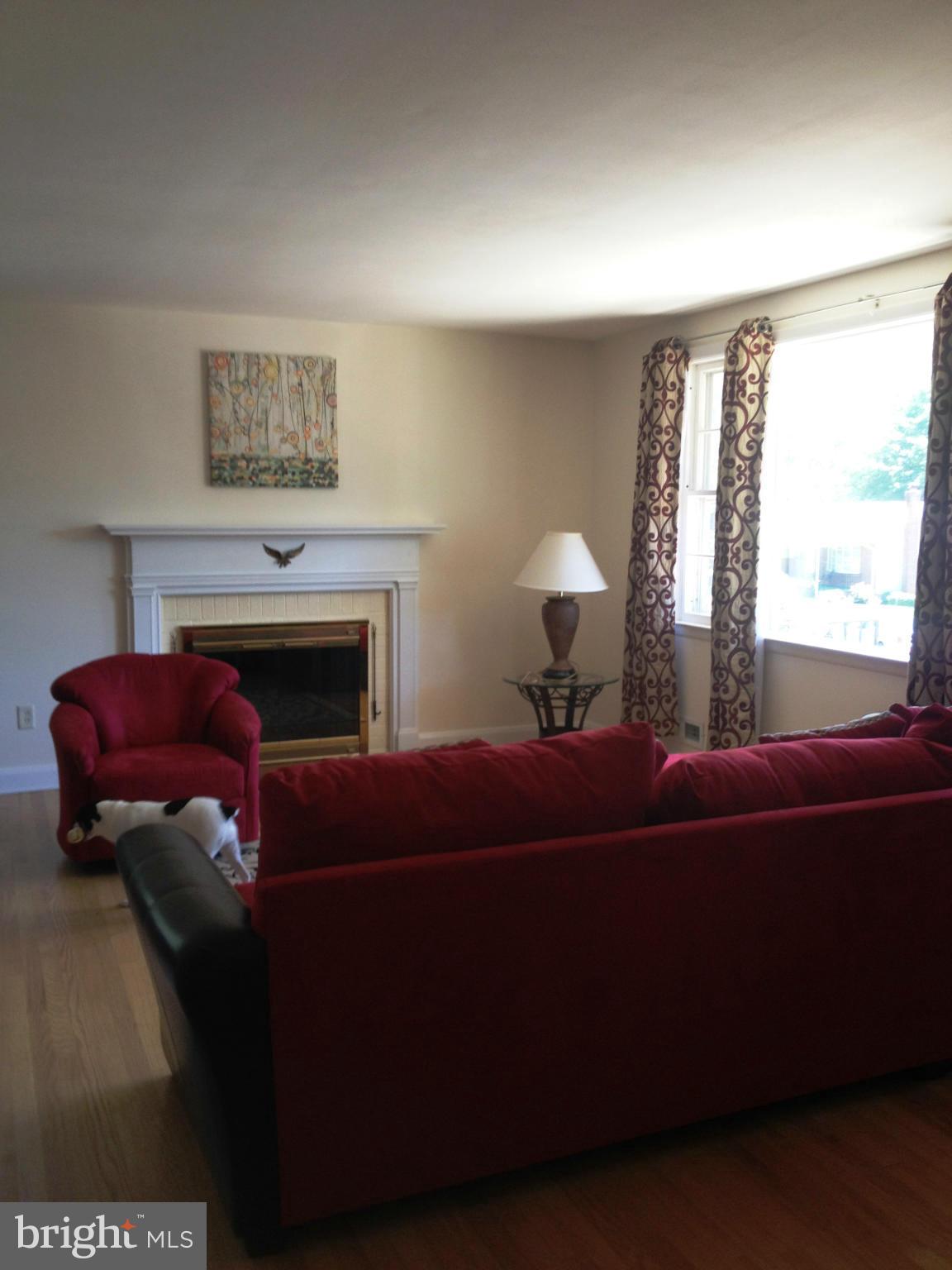 6806 Collinsdale Road Baltimore, MD 21286 - Photo 9 of 29 Living Room