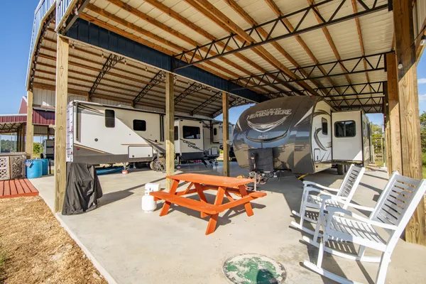 $165,000 | 1997 Hardin Bottom River Road, Clifton, TN 38425