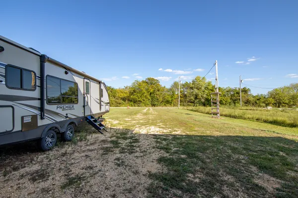 $165,000 | 1997 Hardin Bottom River Road, Clifton, TN 38425
