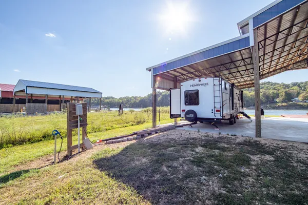 $165,000 | 1997 Hardin Bottom River Road, Clifton, TN 38425