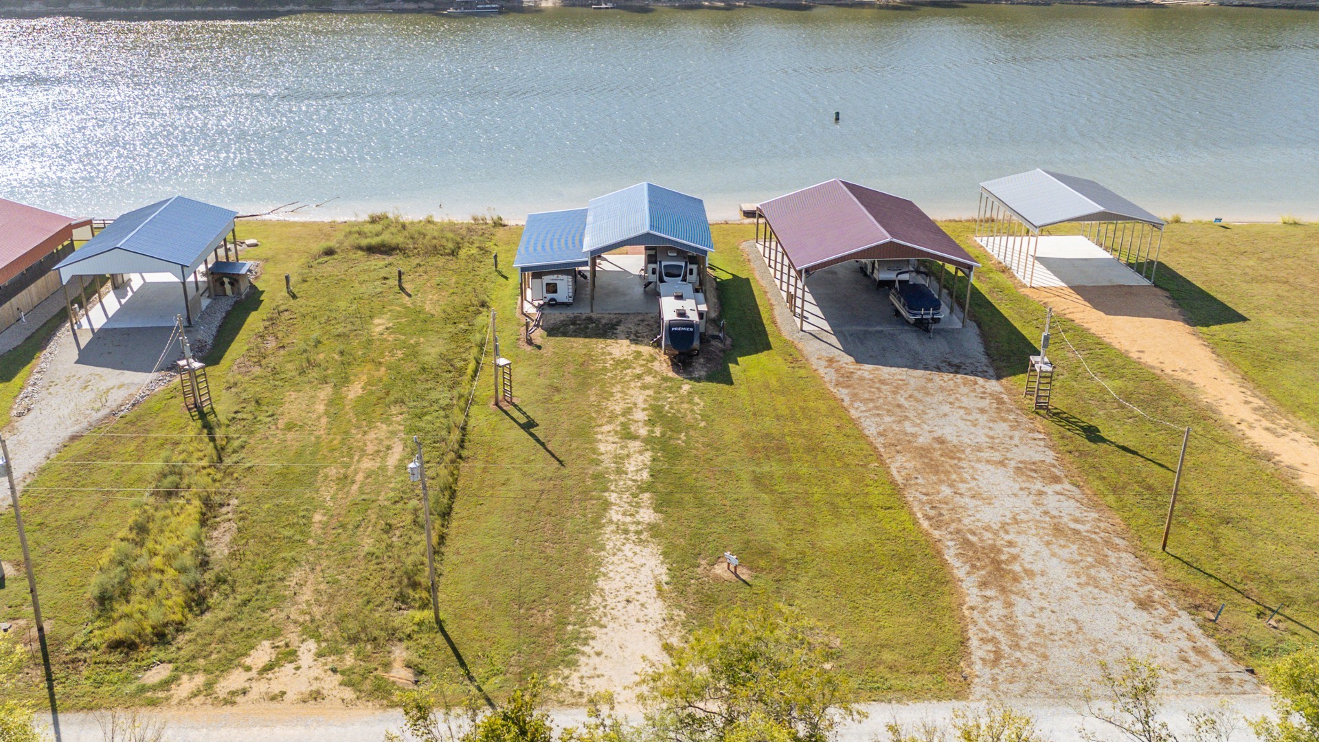 1997 Hardin Bottom River Road Clifton, TN 38425 - Photo 41 of 50 a bedroom with a bed