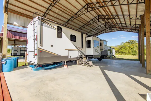 $165,000 | 1997 Hardin Bottom River Road, Clifton, TN 38425