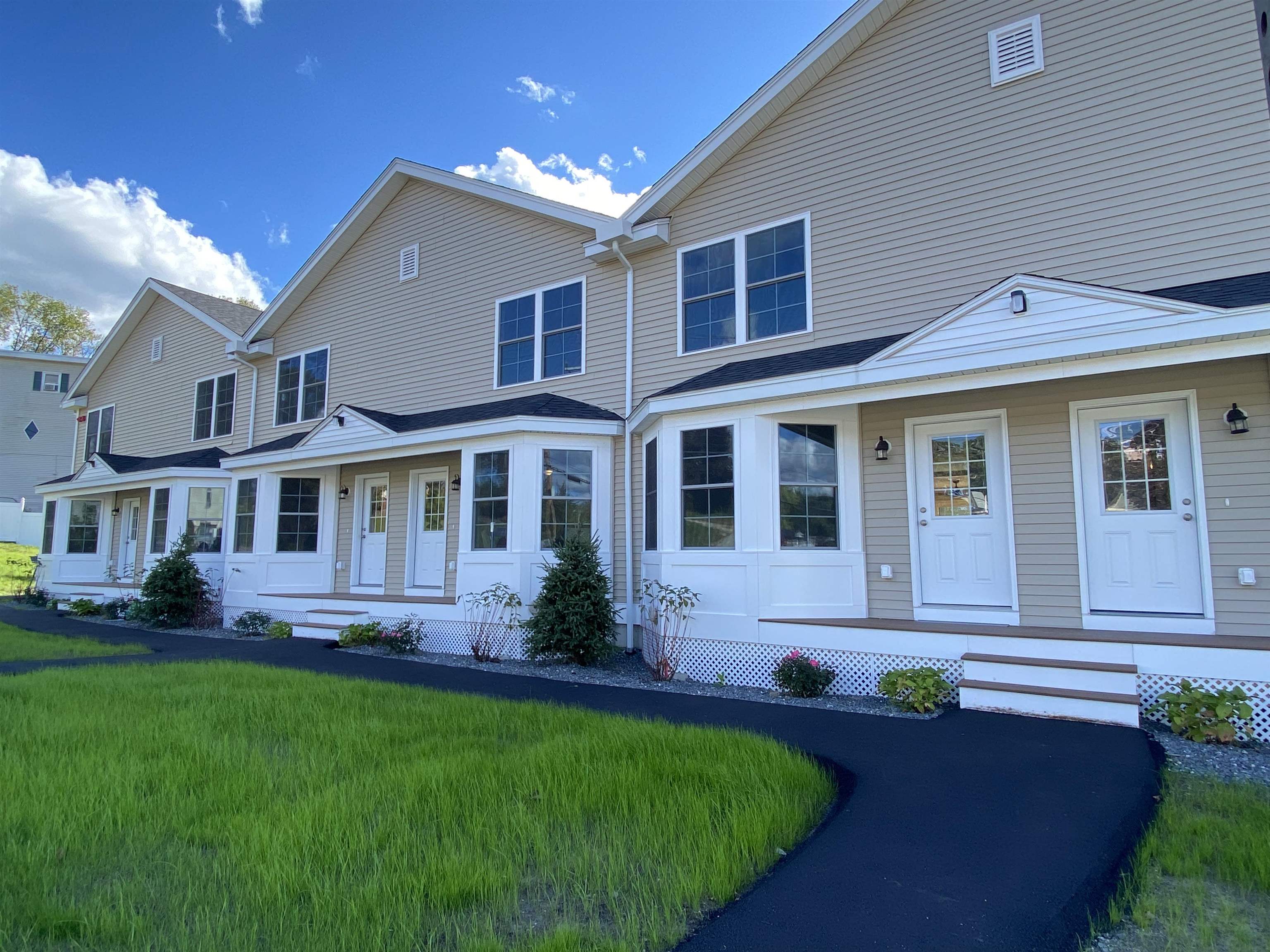 18 Maple Street, Unit 5 Derry, NH 03038 - Photo 2 of 31 Gallery Image 2