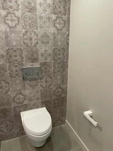 a bathroom with a toilet and a shower