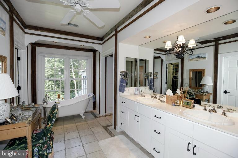 7180 Howellsville Road Boyce, VA 22620 - Photo 22 of 30 Bath (Master)
