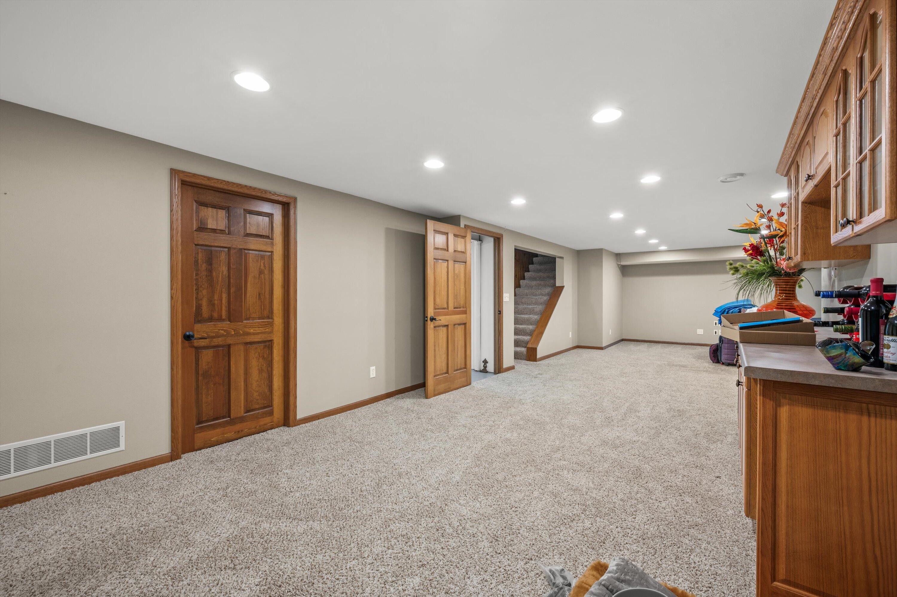 2803 Ridgeline Circle Waukesha, WI 53188 - Photo 23 of 38 LL