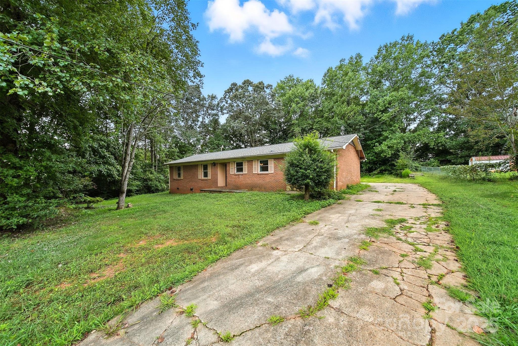 3395 Danial Street Conover, NC 28613 - Photo 2 of 33
