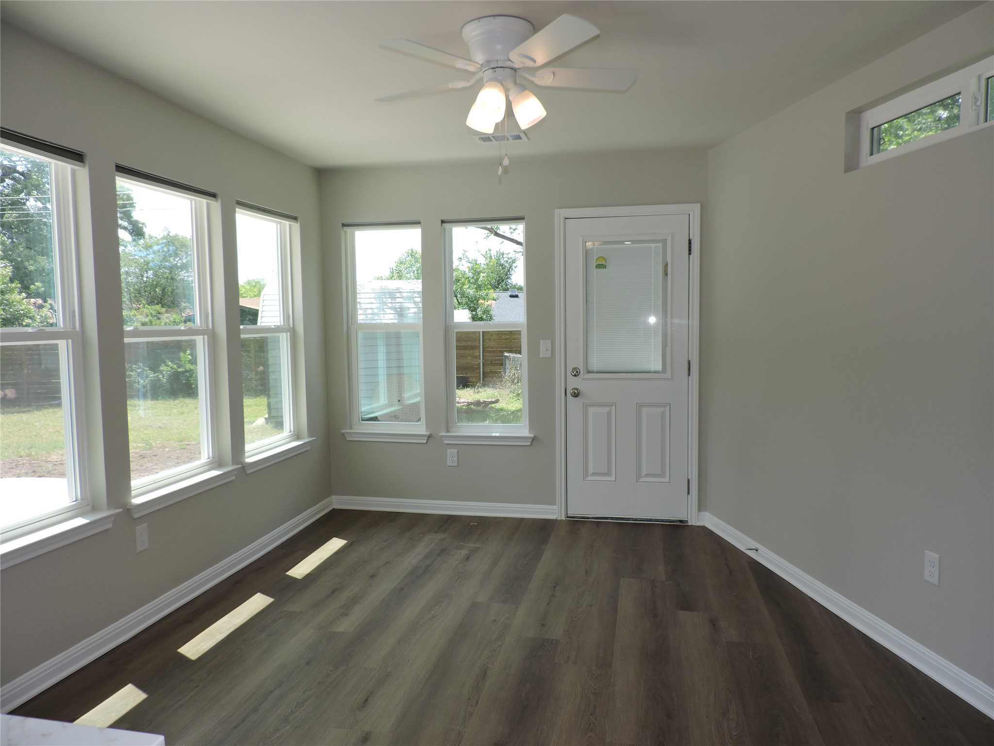6908 Rufus Drive Austin, TX 78752 - Photo 7 of 33