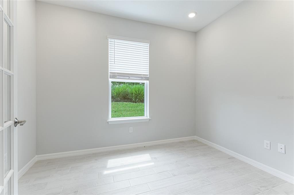 8440 Skye Rnch Boulevard Sarasota, FL 34241 - Photo 23 of 86 an empty room with a window