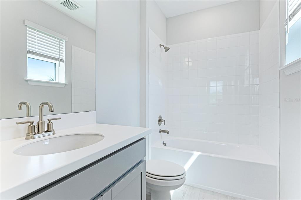 8440 Skye Rnch Boulevard Sarasota, FL 34241 - Photo 43 of 86 a bathroom with a sink a toilet and a bathtub