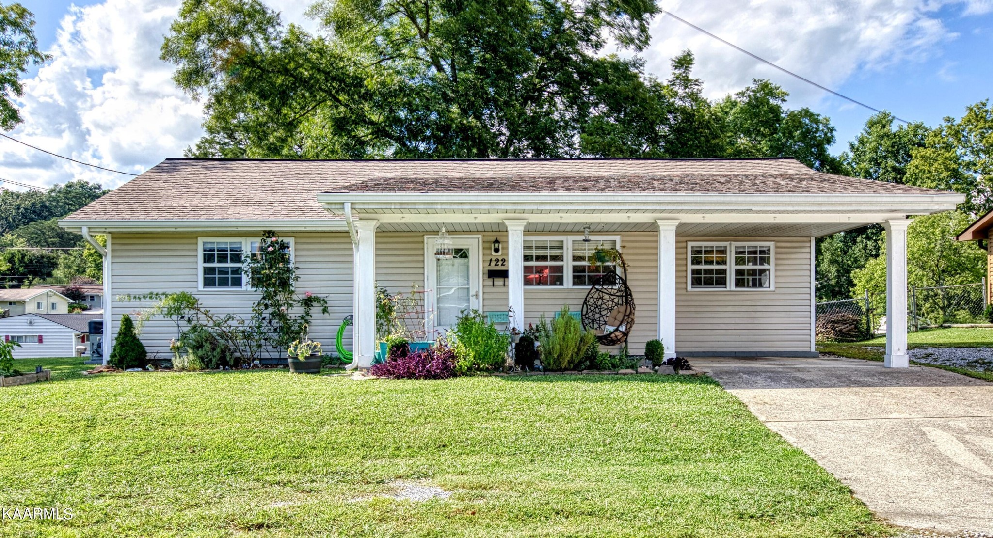 122 Briar Road Oak Ridge, TN 37830 - Photo 2 of 25 a view of house with front yard