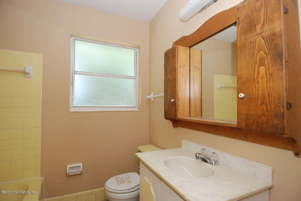 7427 Sandhurst Road South Jacksonville, FL 32277 - Photo 7 of 8 BATHROOM