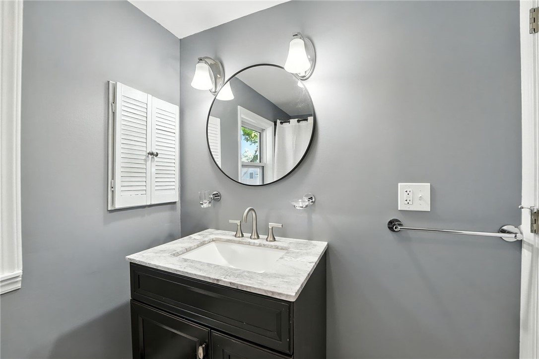 32 Carver Street Pawtucket, RI 02860 - Photo 13 of 28