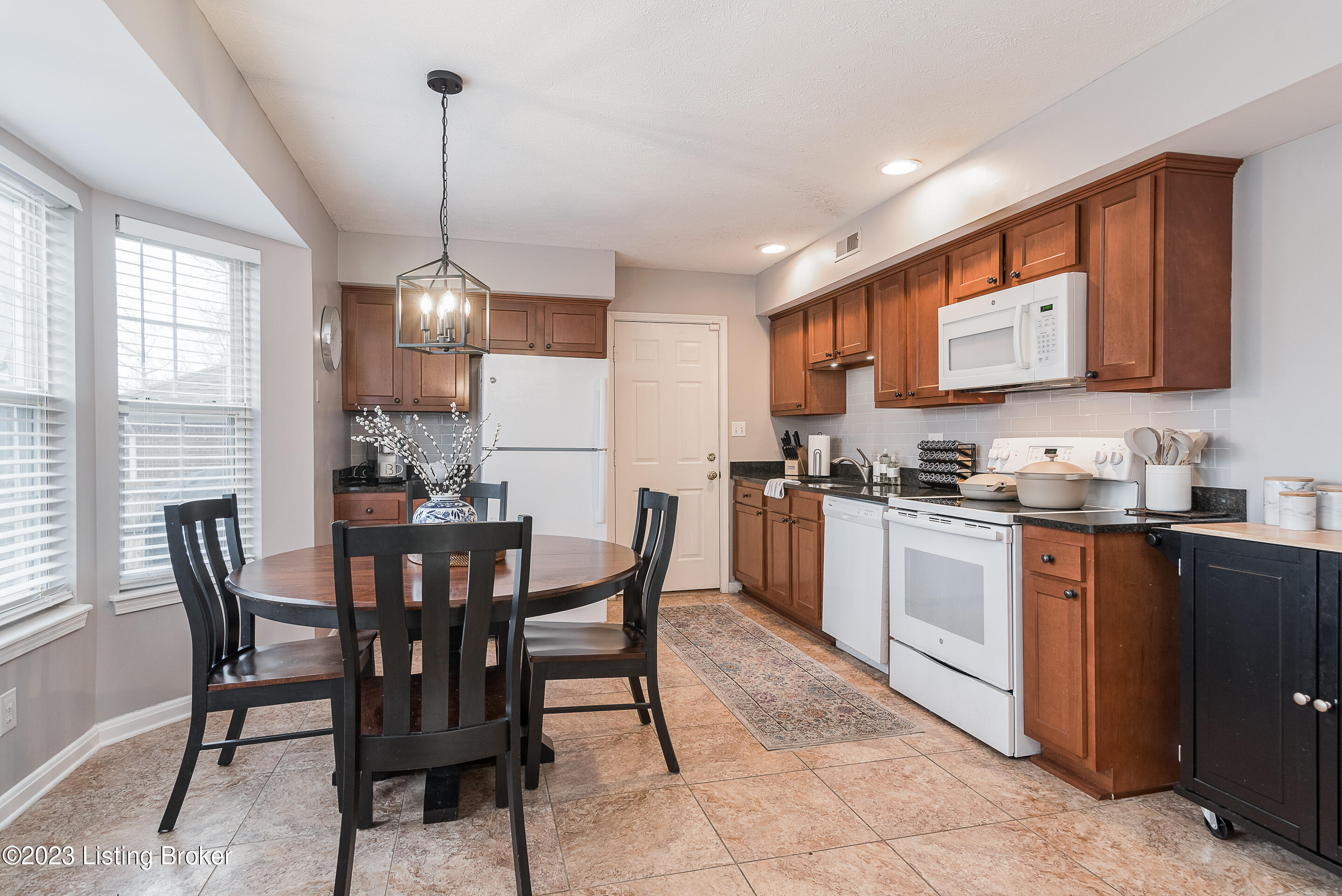10411 Vantage Road Louisville, KY 40299 - Photo 13 of 39 NT10L-13