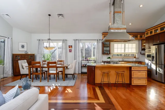 $1,249,000 | 203 South Main Street, Cohasset, MA 02025