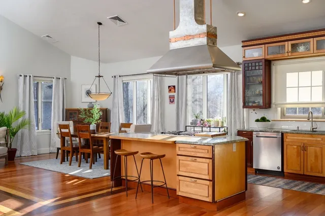 $1,249,000 | 203 South Main Street, Cohasset, MA 02025