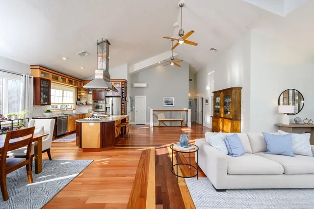 $1,249,000 | 203 South Main Street, Cohasset, MA 02025