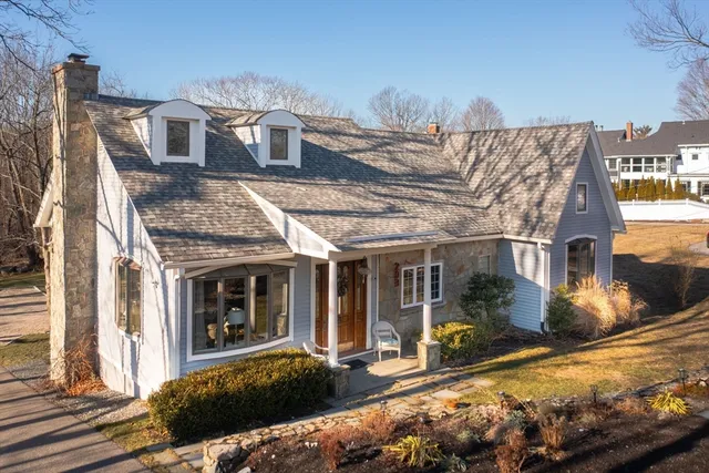 $1,249,000 | 203 South Main Street, Cohasset, MA 02025