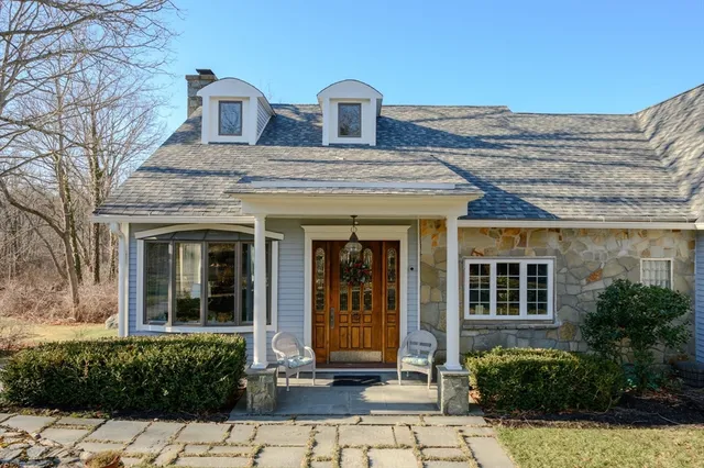 $1,249,000 | 203 South Main Street, Cohasset, MA 02025