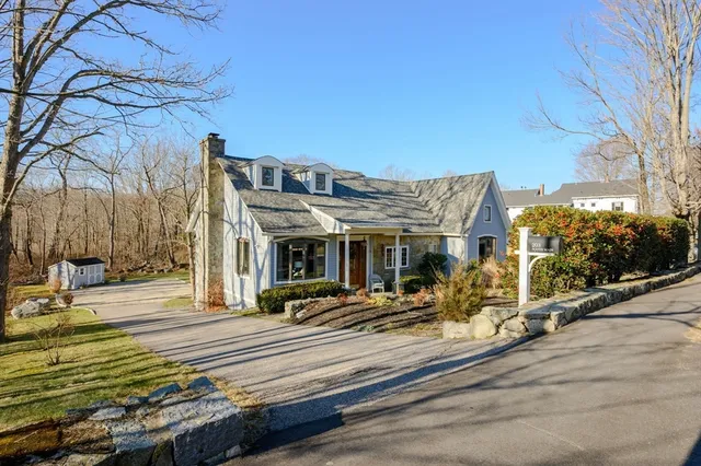 $1,249,000 | 203 South Main Street, Cohasset, MA 02025