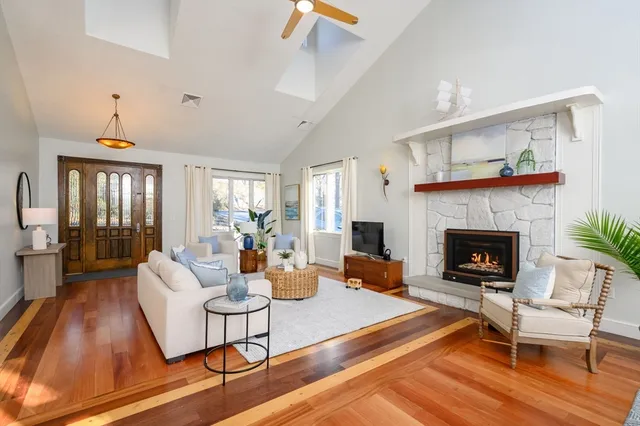 $1,249,000 | 203 South Main Street, Cohasset, MA 02025