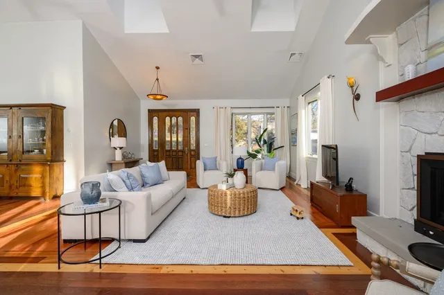 $1,249,000 | 203 South Main Street, Cohasset, MA 02025