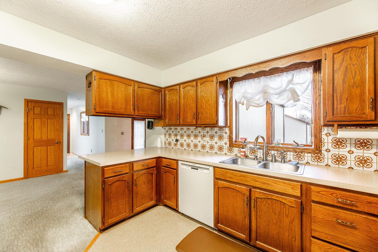 3744 Hazelton-Etna Road Southwest Pataskala, OH 43062 - Photo 11 of 87 Kitchen
