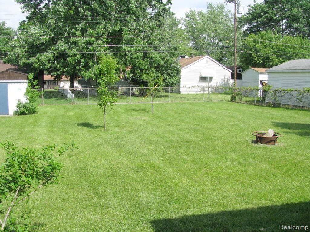 47474 Frederick Road Utica, MI 48317 - Photo 24 of 26 # 25 Yard.jpg