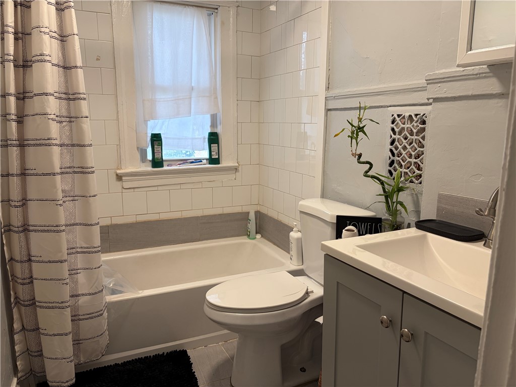 88 Fairbanks Street Rochester, NY 14621 - Photo 25 of 44 88 Fairbanks: bathroom