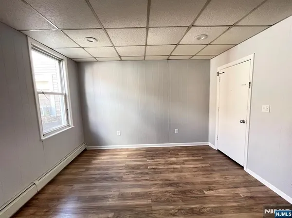 $2,000 | 239 Stuyvesant Avenue, Unit 2, Lyndhurst, NJ 07071