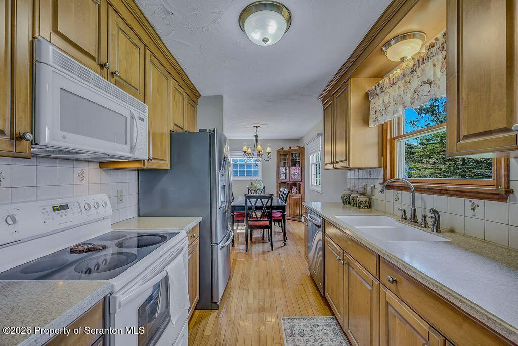 1506 East Locust Street Scranton, PA 18505 - Photo 16 of 42 kitchen