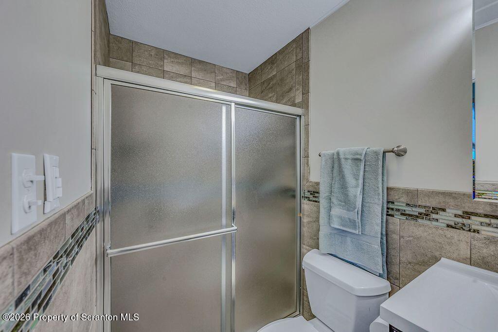 1506 East Locust Street Scranton, PA 18505 - Photo 25 of 42 primary bath