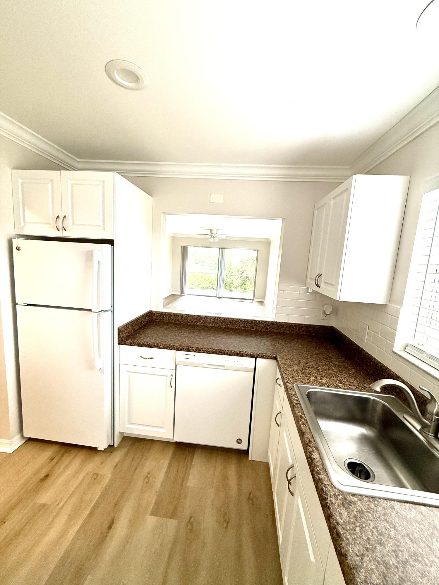 1900 South Kanner Highway, Unit 10207 Stuart, FL 34994 - Photo 6 of 19 Kitchen