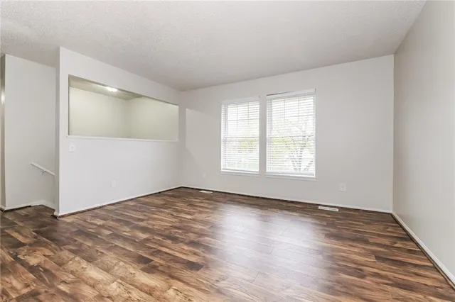 $2,260 | 10423 North Cherry Drive, Kansas City, MO 64155