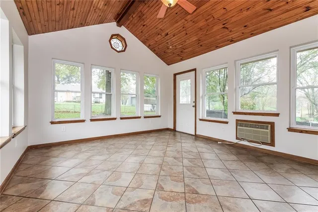 $2,260 | 10423 North Cherry Drive, Kansas City, MO 64155