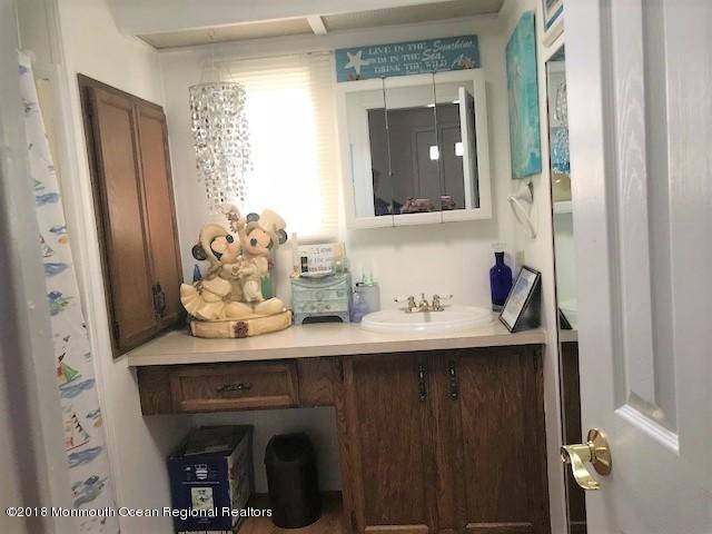 522 Roberts Road Toms River, NJ 08755 - Photo 13 of 23 Bath 2
