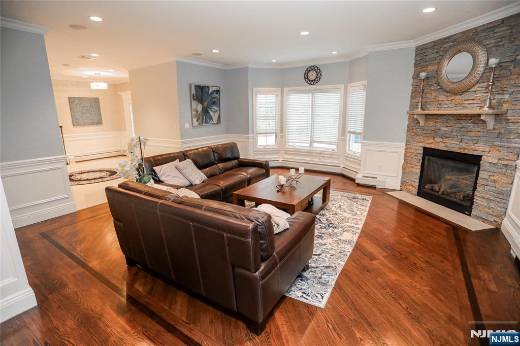 296 Forest Road Fort Lee, NJ 07024 - Photo 3 of 25