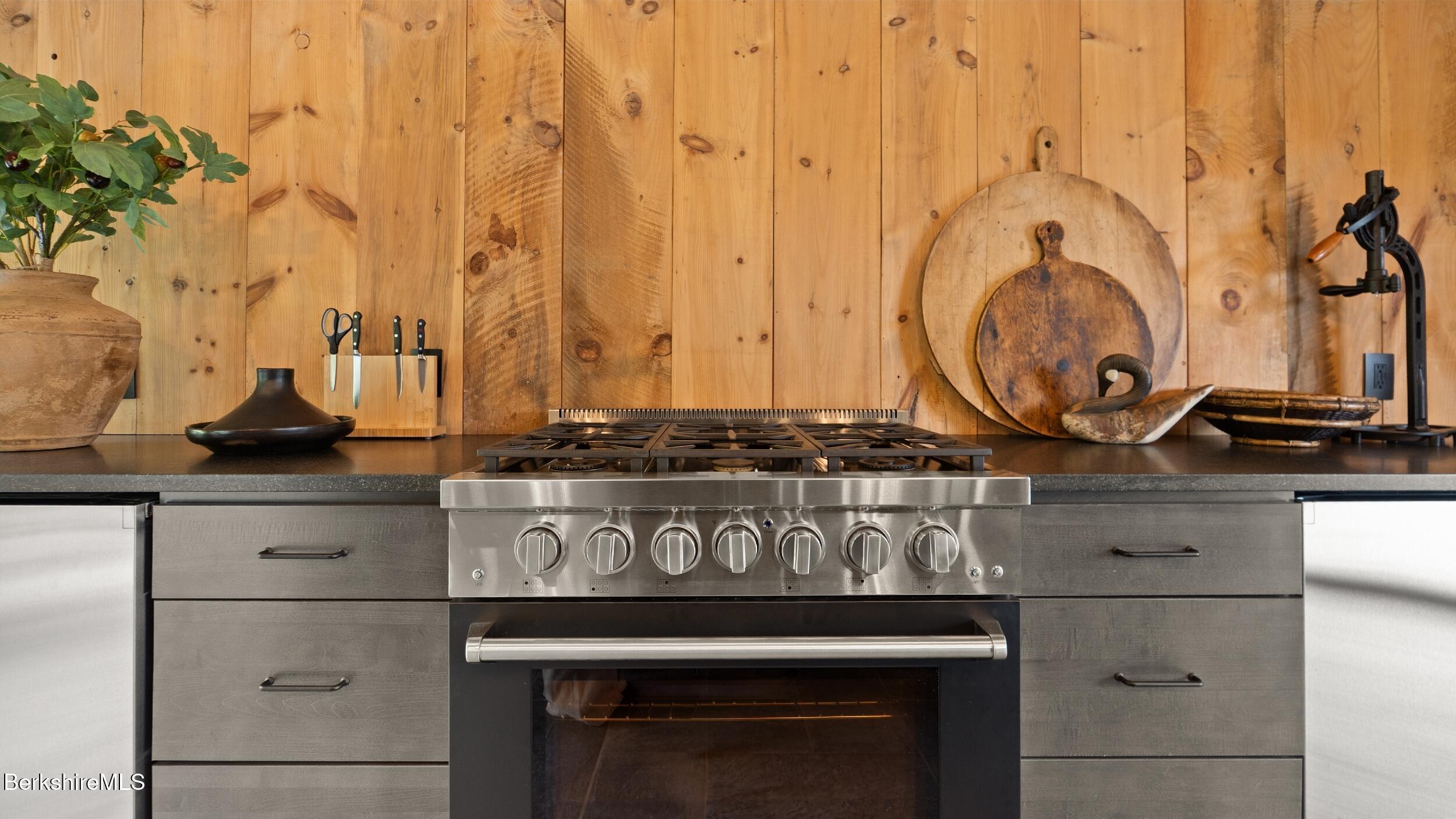20 Cobb Road West Stockbridge, MA 01236 - Photo 47 of 57 Stove