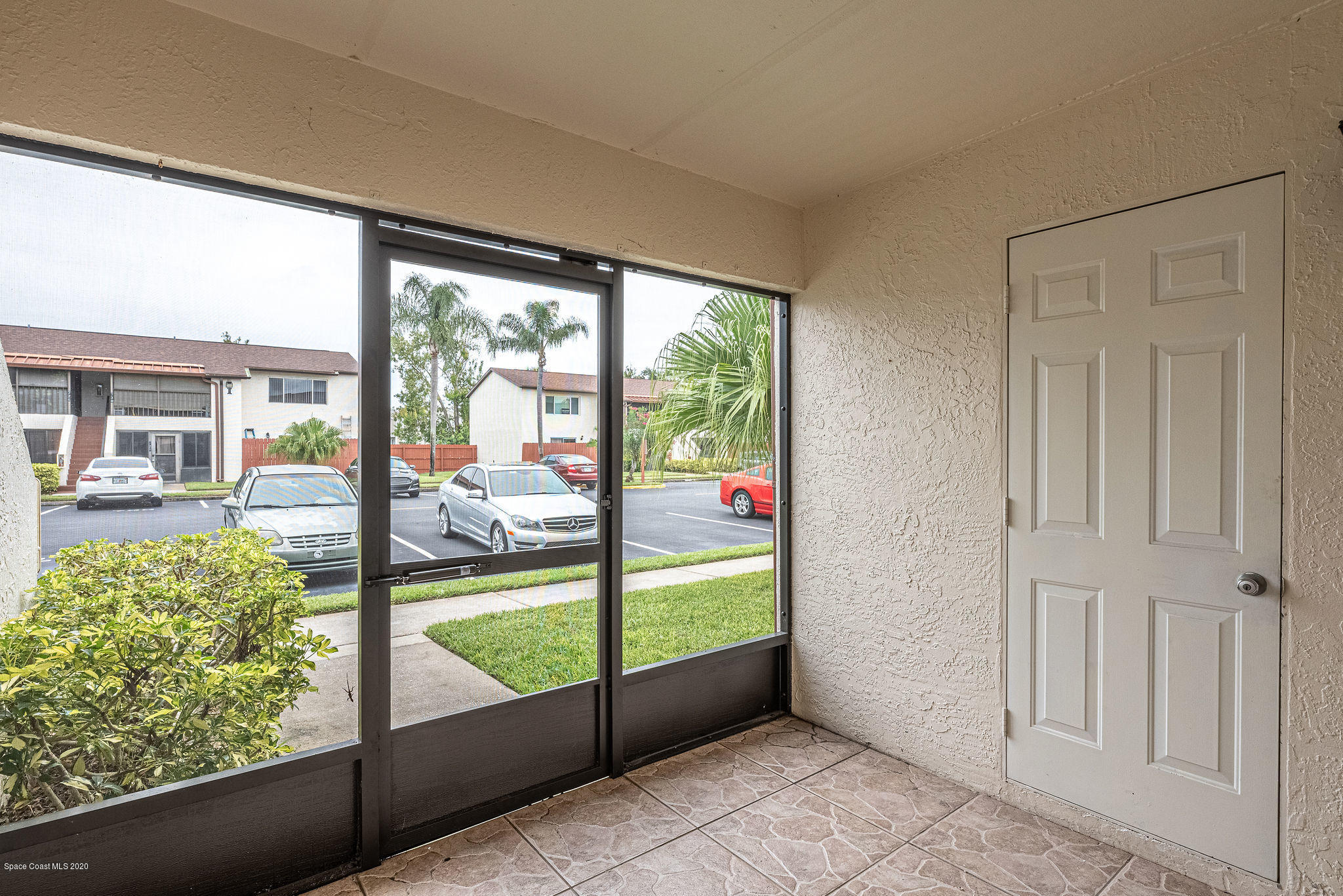 719 Ridge Club Drive, Unit 77 Melbourne, FL 32934 - Photo 4 of 28 JC7_5196-HDR